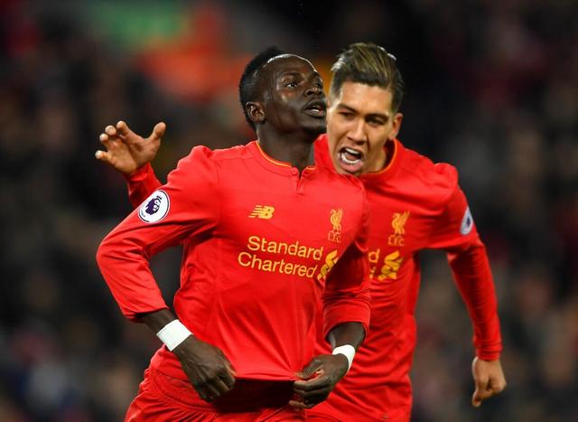 捧起奖杯的 捧起奖杯的